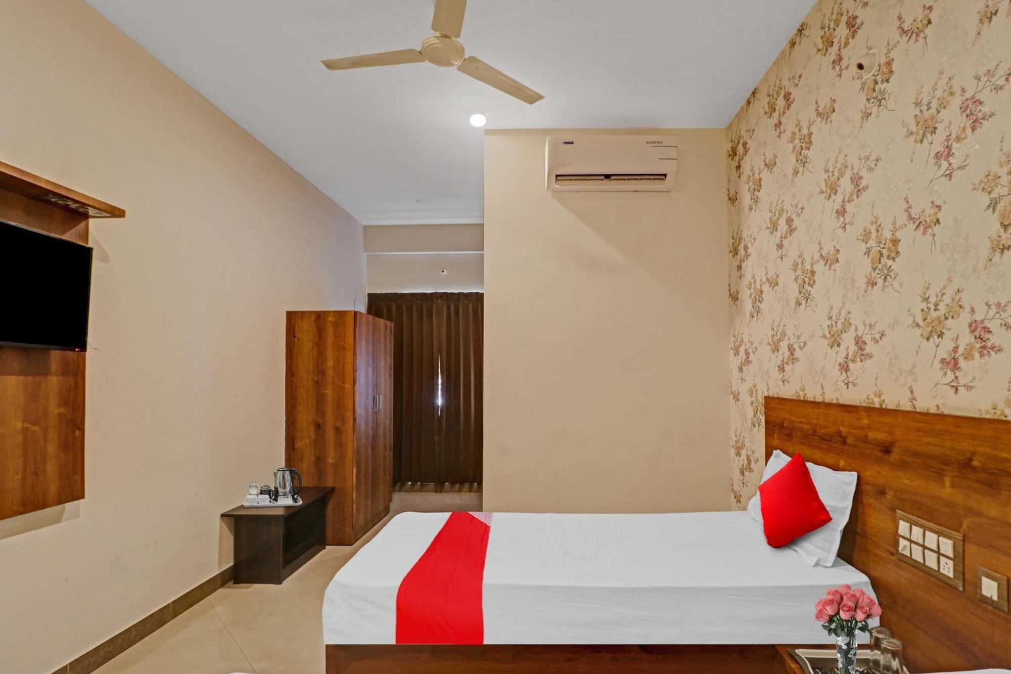 Hotel O Formula Vanivilasa Puram Exterior photo